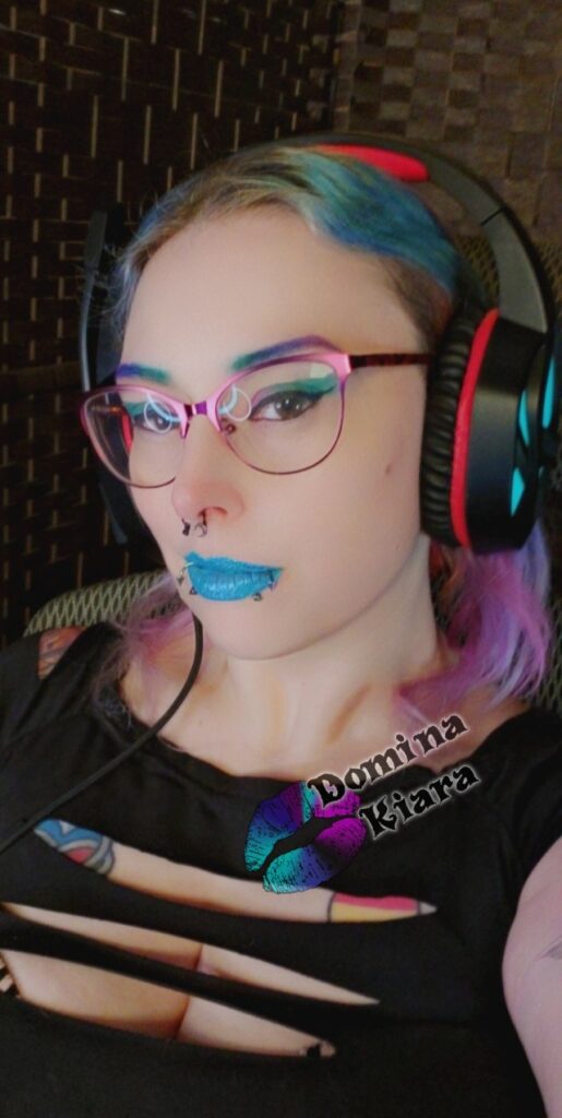 sexy femdom Mistress DominaKiara streams on twitch