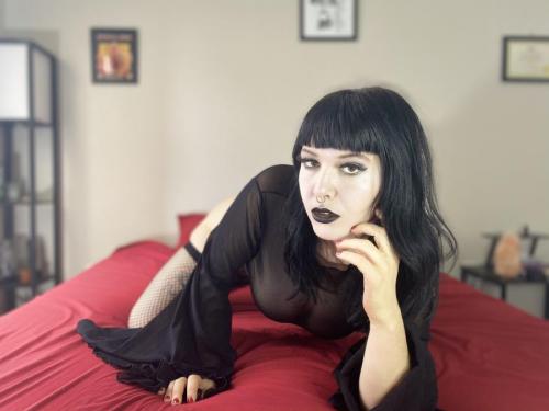 Goth Goddess of Your Dreams @MissxLita