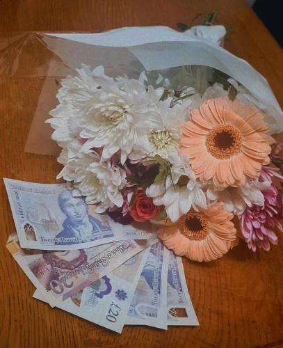 A lovely cashmeet with a new sub.   And he was charming and polite. Well done. I look forward to the next.